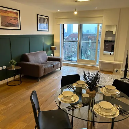 Newly Renovated & Modern 2-br Close To Canary Wharf Apartment