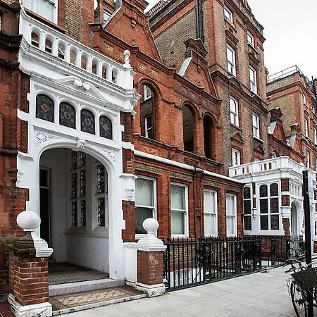 Harrington Gardens Apartment
