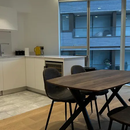 Spacious 3 Bedroom 3 Bathroom Near Tower Bridge * London
