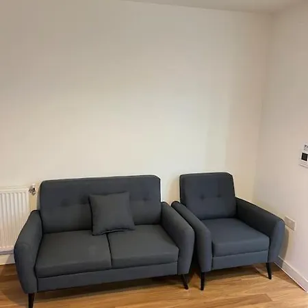 Apartment Modern, Luxurious 1 Next To Station, Few Stops Away From London