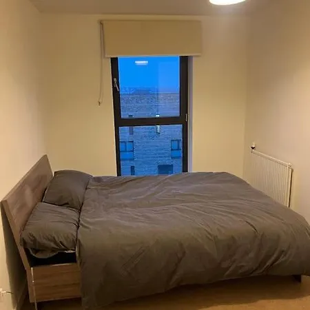 Apartment Modern, Luxurious 1 Next To Station, Few Stops Away From