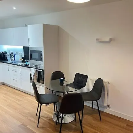 Apartment Modern, Luxurious 1 Next To Station, Few Stops Away From *