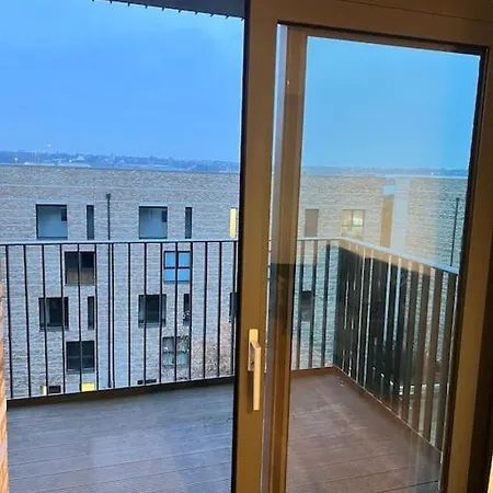 Apartment Modern, Luxurious 1 Next To Station, Few Stops Away From London