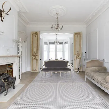 7br Holiday In Near Hyde Park- If You Want To Book, Please Contact On Wh-ats-app - 0034-605-434-371 !!!! Villa
