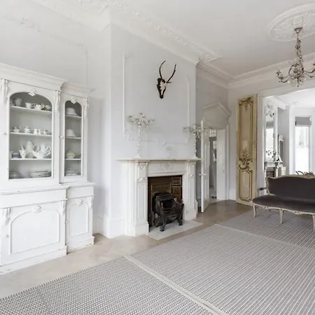 Villa 7br Holiday In Near Hyde Park- If You Want To Book, Please Contact On Wh-ats-app - 0034-605-434-371 !!!! Londres