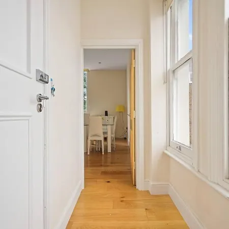 Stylish 1-bed Flat In Prime Kensington Location לונדון
