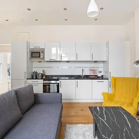 Stylish 1-bed Flat In Prime Kensington Location * לונדון