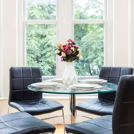 Comfy 2-bed Flat On Upper St - Next To Tube London