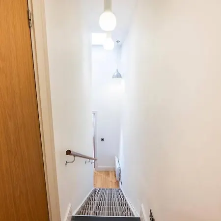 Comfy 2-bed Flat On Upper St - Next To Tube Apartment *