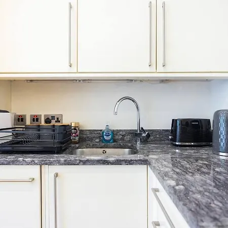 Comfy 2-bed Flat On Upper St - Next To Tube *