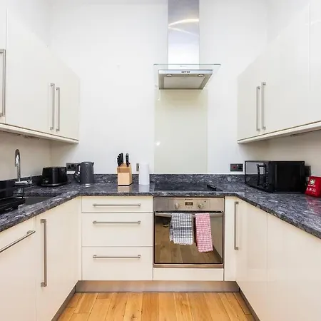 Comfy 2-bed Flat On Upper St - Next To Tube * London