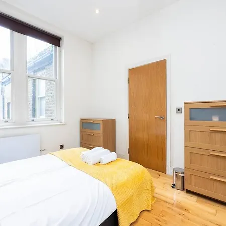 Comfy 2-bed Flat On Upper St - Next To Tube