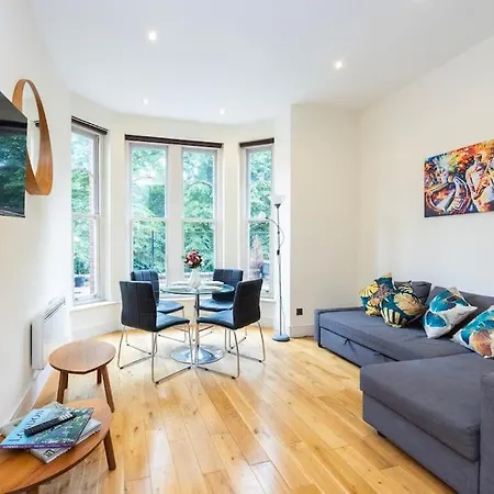 Comfy 2-bed Flat On Upper St - Next To Tube *