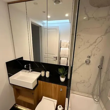 Apartment Flat 3 7a Lavender Hill *