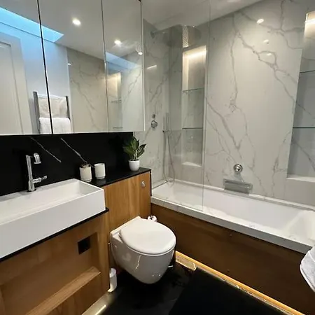 Flat 3 7a Lavender Hill London