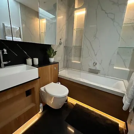 Apartment Flat 3 7a Lavender Hill London