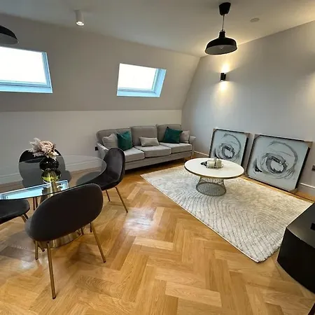 Flat 3 7a Lavender Hill * London