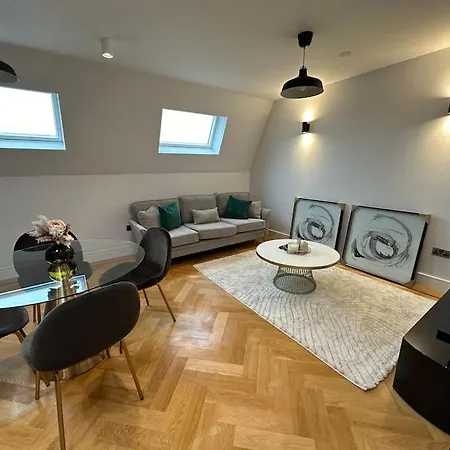 Flat 3 7a Lavender Hill *