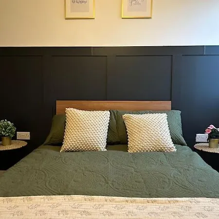 Newly Renovated & Modern 2-br Close To Canary Wharf London