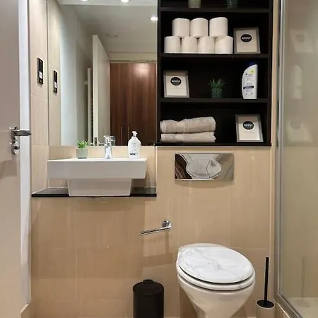 Apartment Newly Renovated & Modern 2-br Close To Canary Wharf
