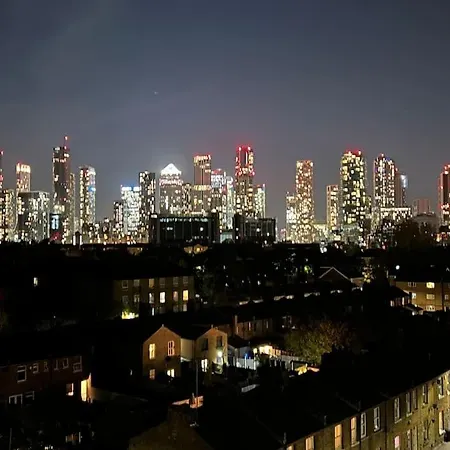 Newly Renovated & Modern 2-br Close To Canary Wharf Apartment London