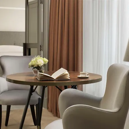 Hyatt Regency - The Churchill Otel 5*