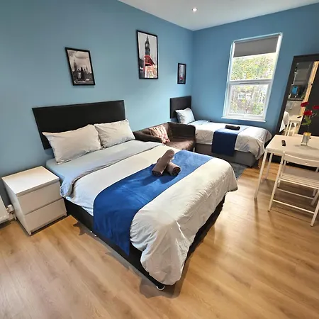 Stunning In North - Victoria Line Apartment *