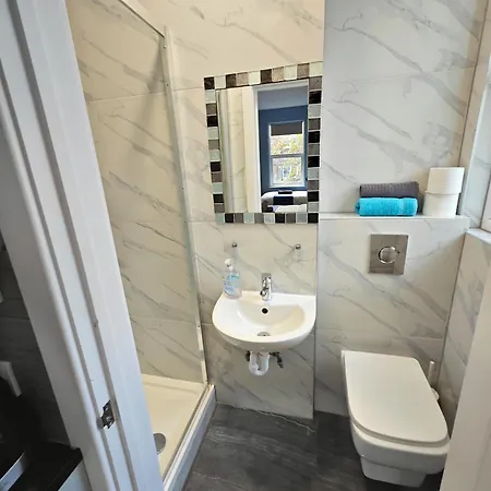 Stunning In North - Victoria Line Apartment *
