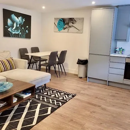 Hemans 0.8 Apartment London