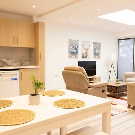 1 Bedroom Flat In Putney * London