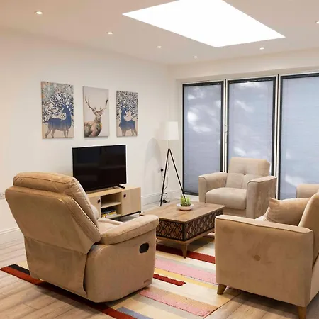 1 Bedroom Flat In Putney Apartment