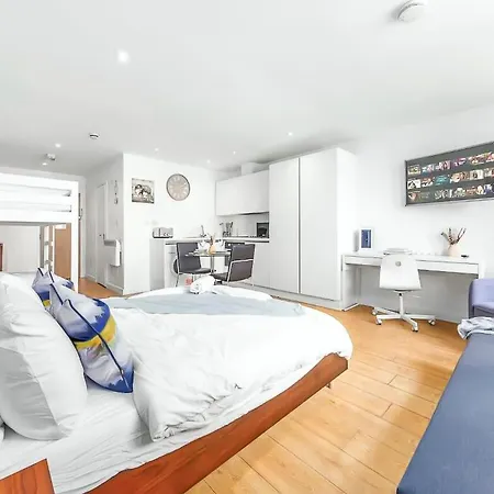 Piccadilly, Soho 1 Bedroom Sleep 6 Vr1 London