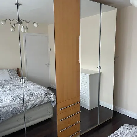 Apartment Garden Near Heathrow Airport And Elizabeth Line Train Station *