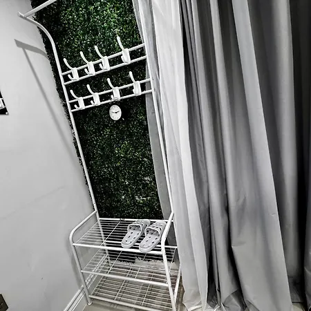 Modern One Bedroom Flat In Twickenham For Business Travelers