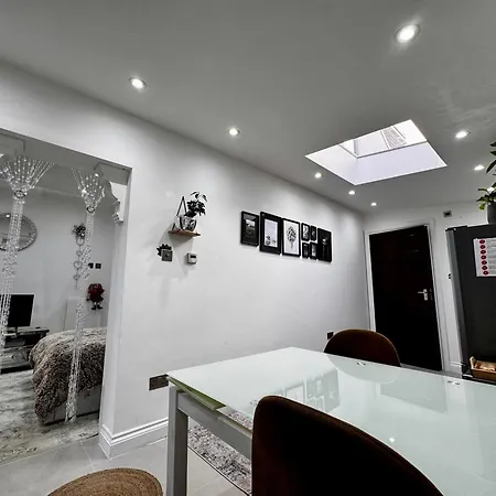 Modern One Bedroom Flat In Twickenham For Business Travelers Apartment *