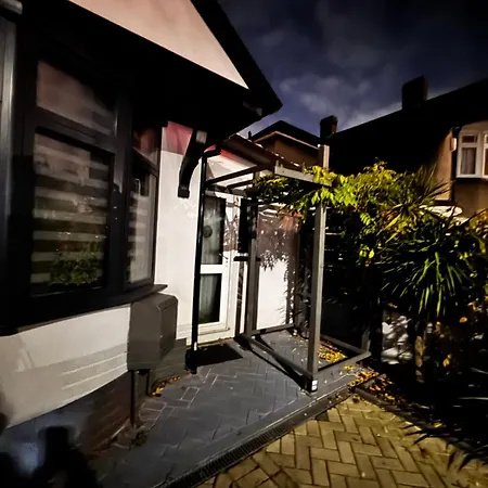 Modern One Bedroom Flat In Twickenham For Business Travelers Apartment Hanworth