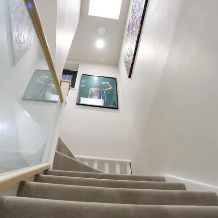 3 Bed House In The Heart Of Palmers *