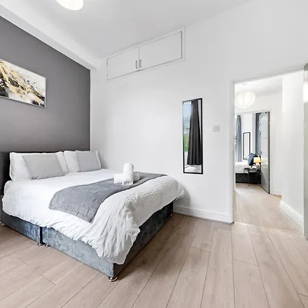 Apartment Goshen House