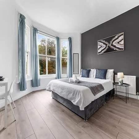 Goshen House Apartment *