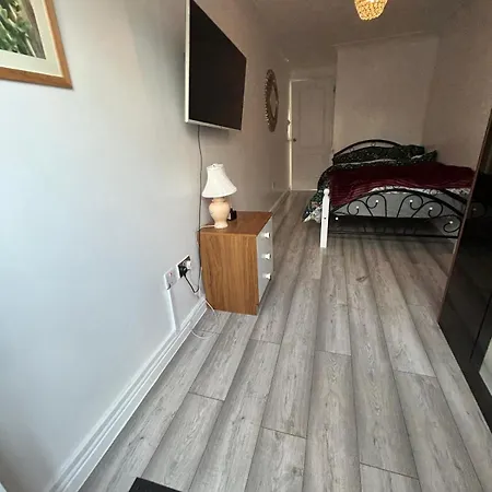 Sariyu Space Flat With Own Bathroom And Kichen Rainham (Greater London)