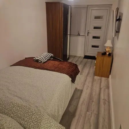 Sariyu Space Flat With Own Bathroom And Kichen * Rainham (Greater London)