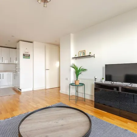 Cosy 2 Bedroom Flat By Wembley Stadium *