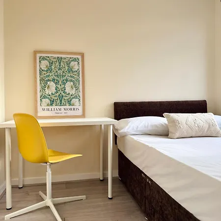 Spacious 5 Bedroom 3 Mins Walk From Mile End