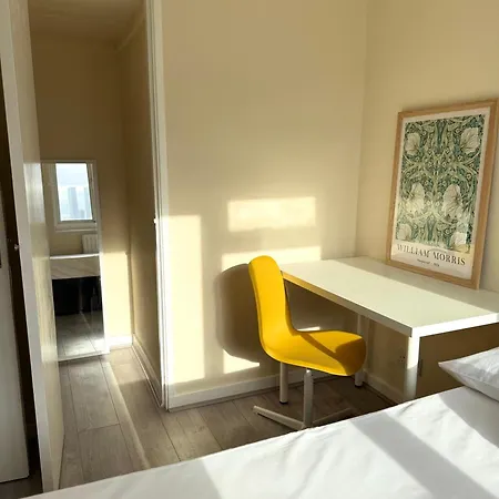 Spacious 5 Bedroom 3 Mins Walk From Mile End Apartment London