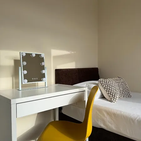 Spacious 5 Bedroom 3 Mins Walk From Mile End
