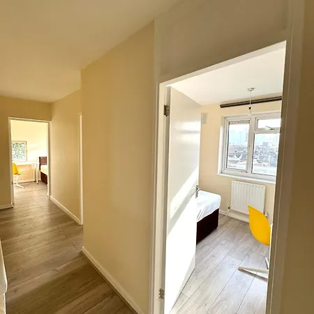 Spacious 5 Bedroom 3 Mins Walk From Mile End Apartment *