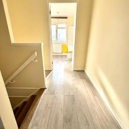 Spacious 5 Bedroom 3 Mins Walk From Mile End
