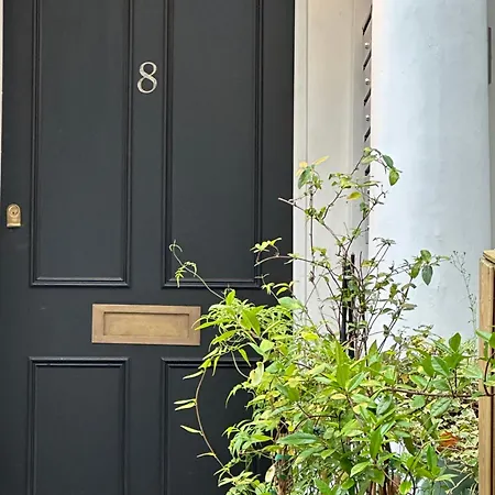 Stylish Escape In West * London