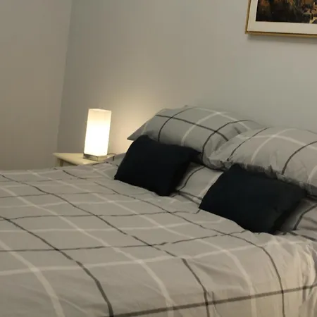 Stylish 4 Bedroom House In Holiday home Twickenham