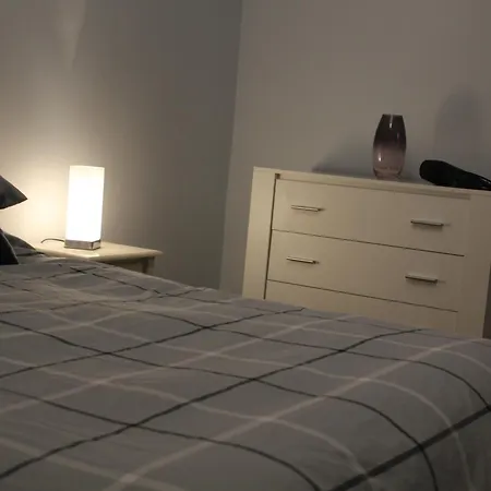 Stylish 4 Bedroom House In Holiday home *